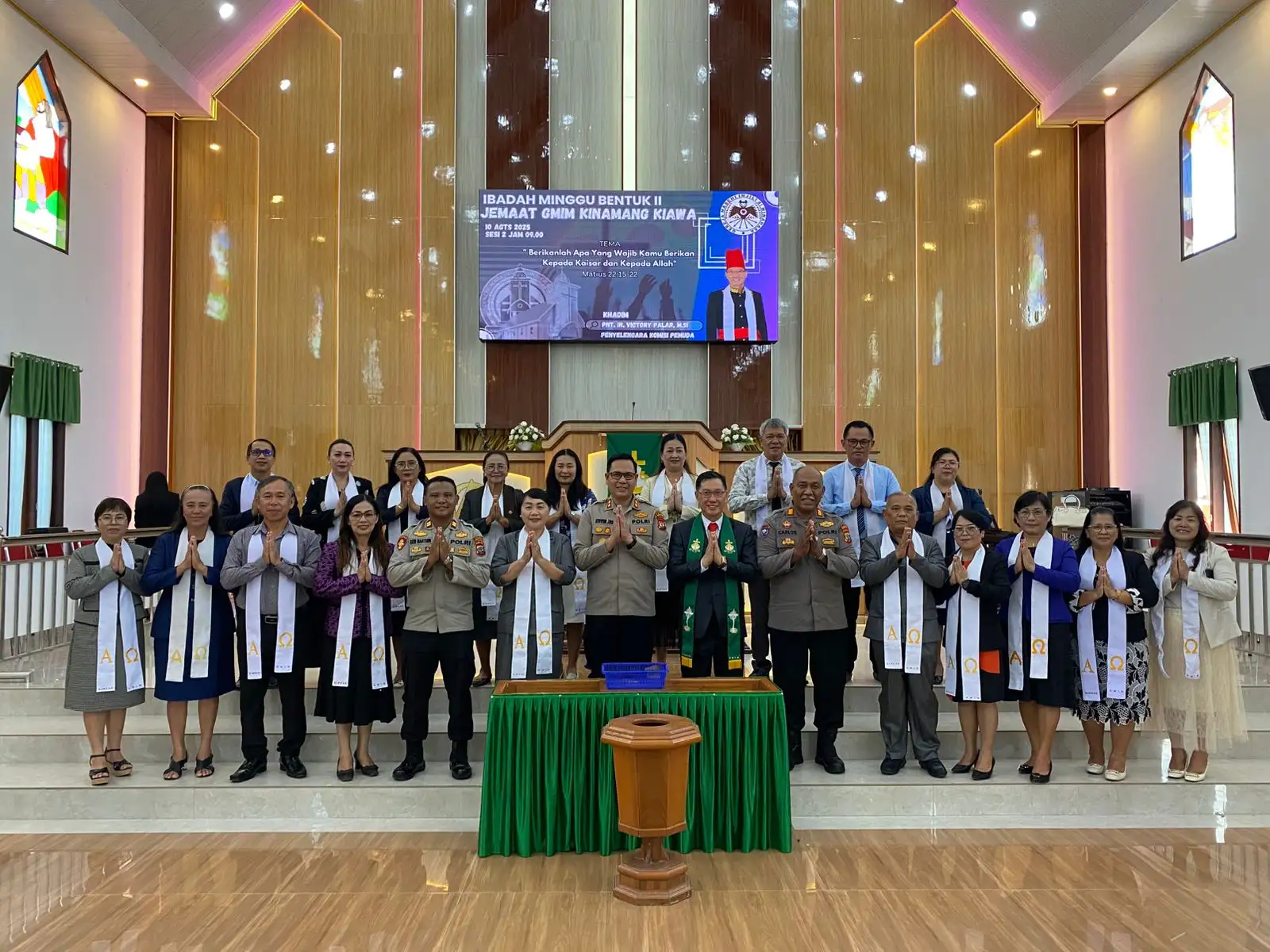 Kapolres Minahasa Gelar Minggu Kasih di Gereja GMIM Kinamang Kiawa